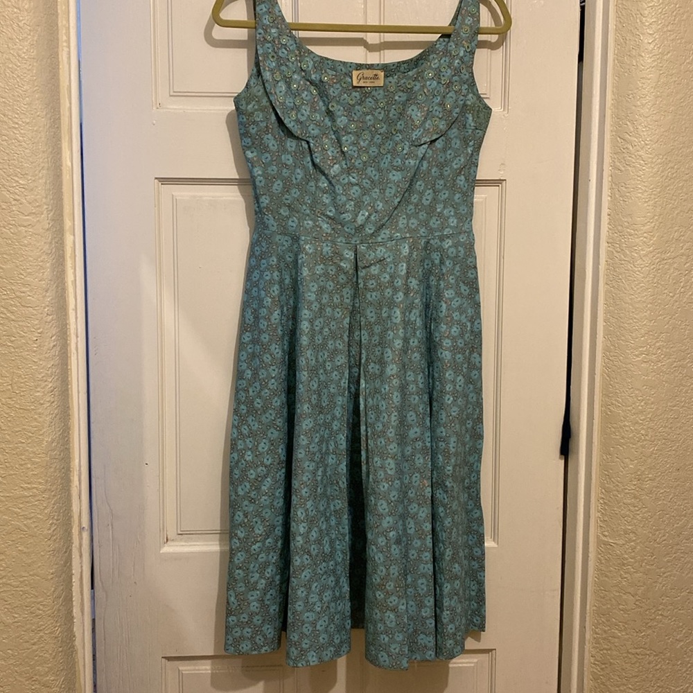 Vintage 1950/1960 Dress. Turquoise color with flower design. Fits like a size 2